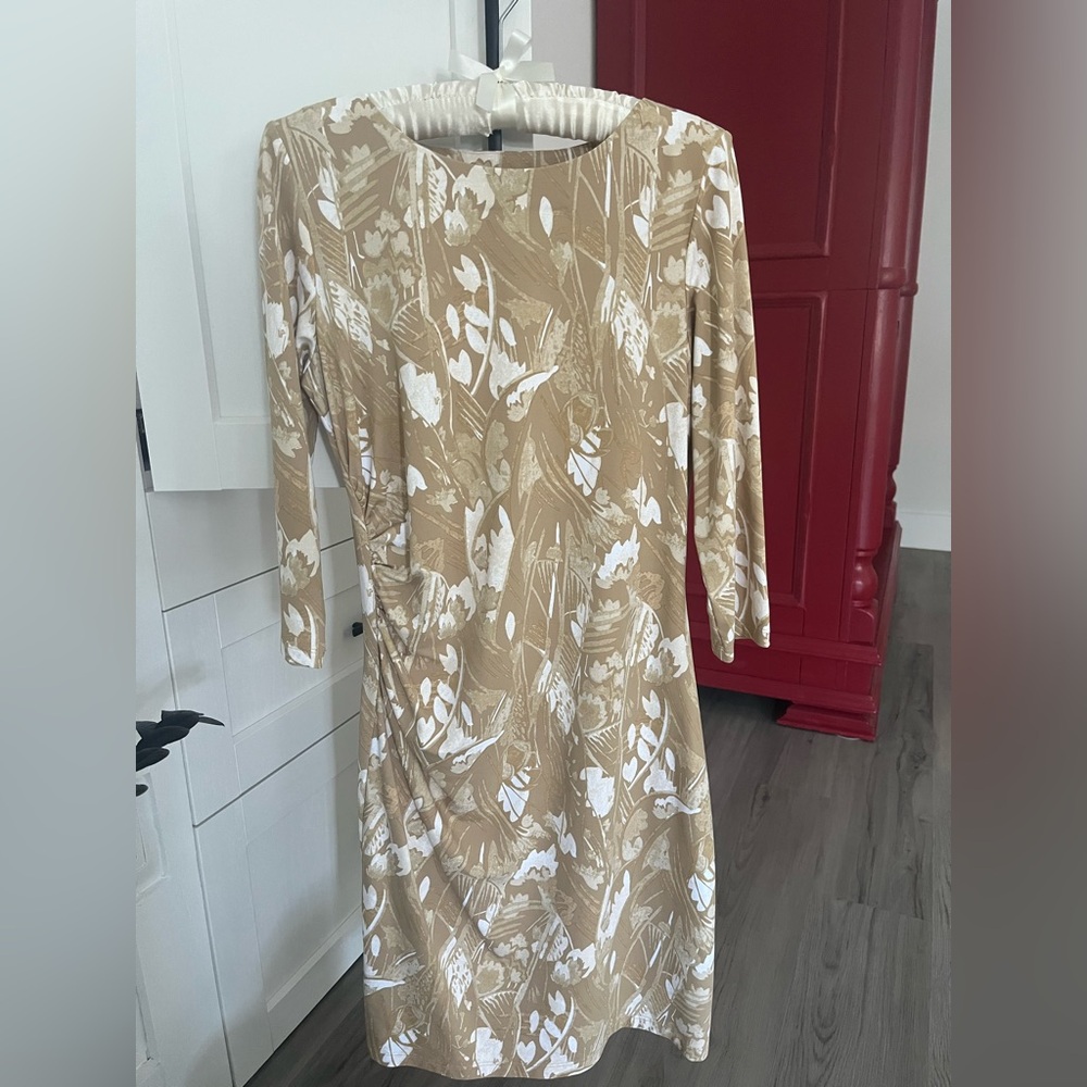 Chic Tan Floral 3/4 Sleeve Dress